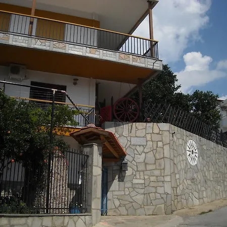 Apartment Studios Oasis Neos Marmaras