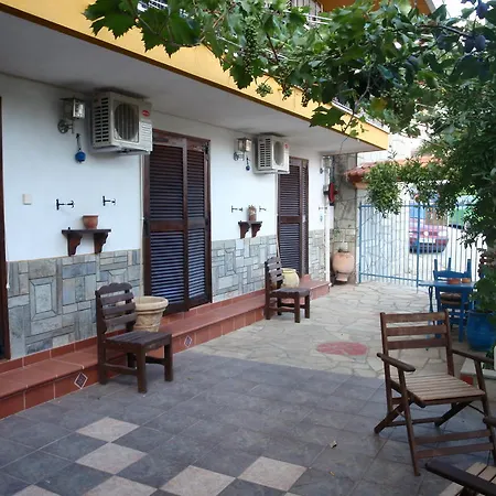 Apartment Studios Oasis Neos Marmaras